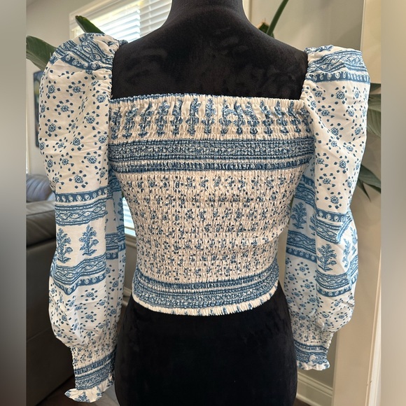 ✨NWT✨ 70°F/21°C Long Smocked Balloon Sleeve Crop Top Women Large White Blue - Picture 5 of 13